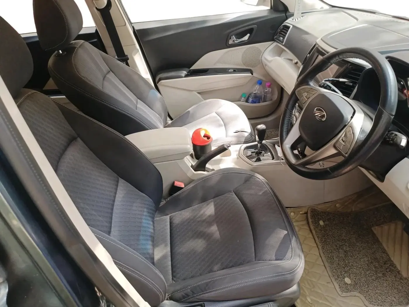 2020 Mahindra XUV300 W8 1.5 DIESEL AMT, Diesel, Automatic, 57,777 km, interior