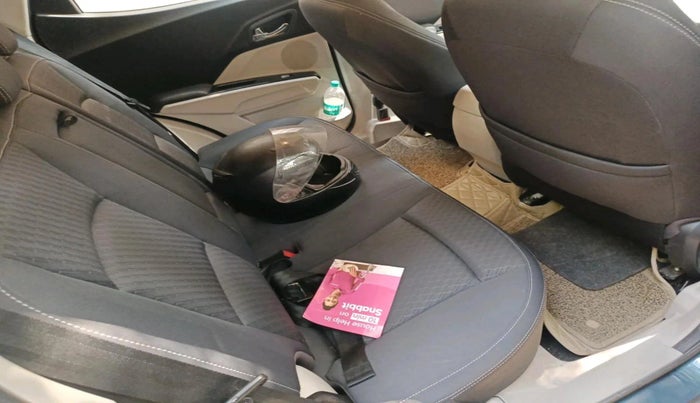 2020 Mahindra XUV300 W8 1.5 DIESEL AMT, Diesel, Automatic, 57,044 km, interior