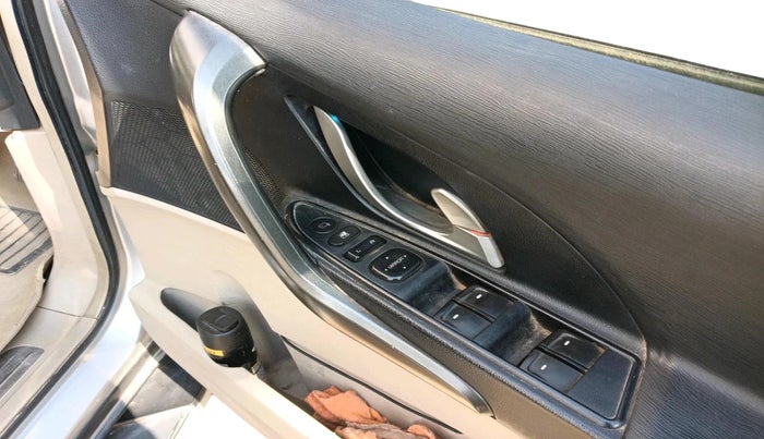 2017 Mahindra XUV500 W10 AT 1.99, Diesel, Automatic, 96,503 km, interior