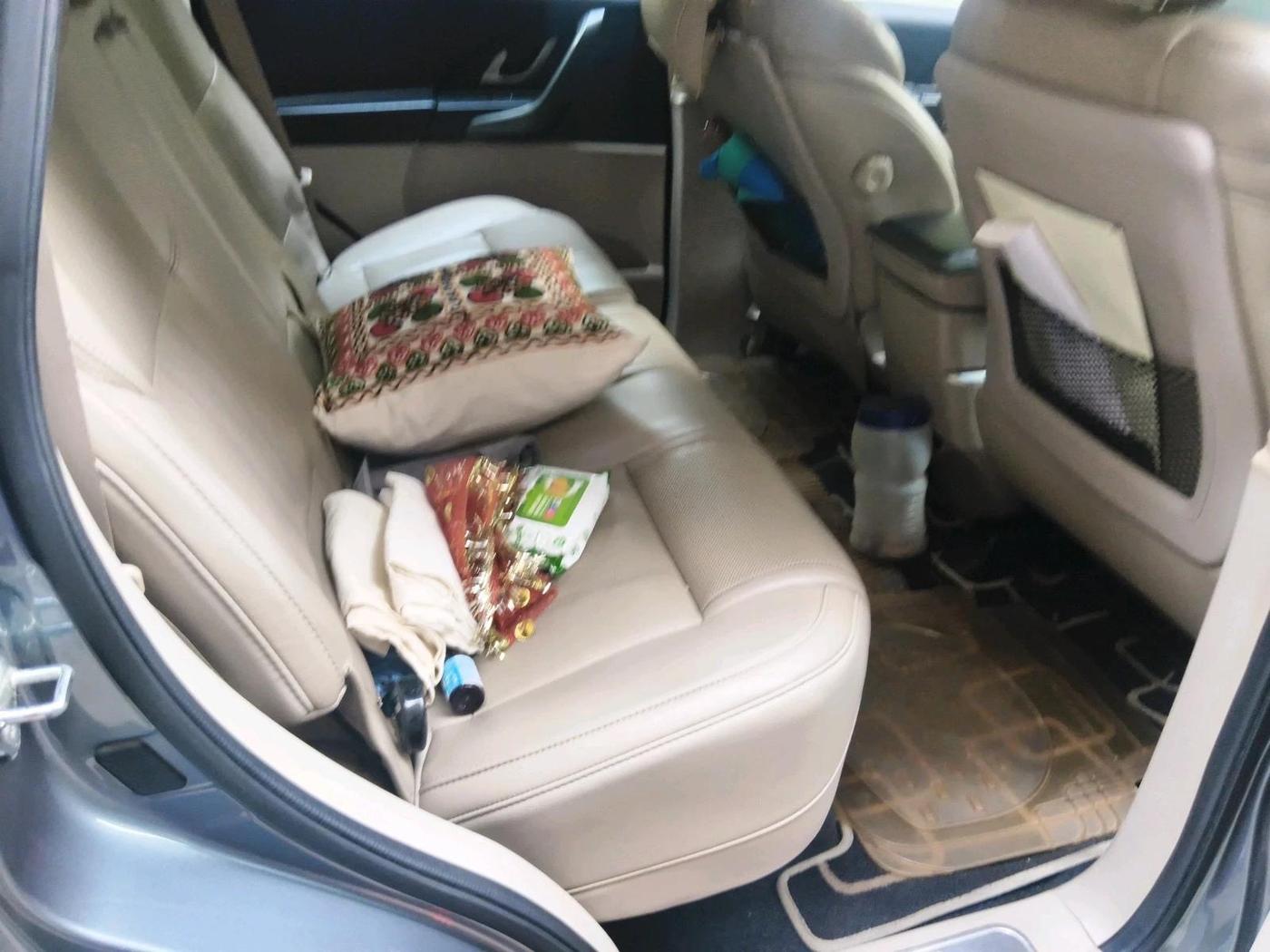 2018 Mahindra XUV500 W10, Diesel, Manual, 92,039 km, interior