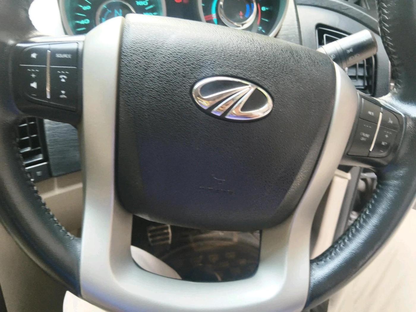 2018 Mahindra XUV500 W10, Diesel, Manual, 92,039 km, interior