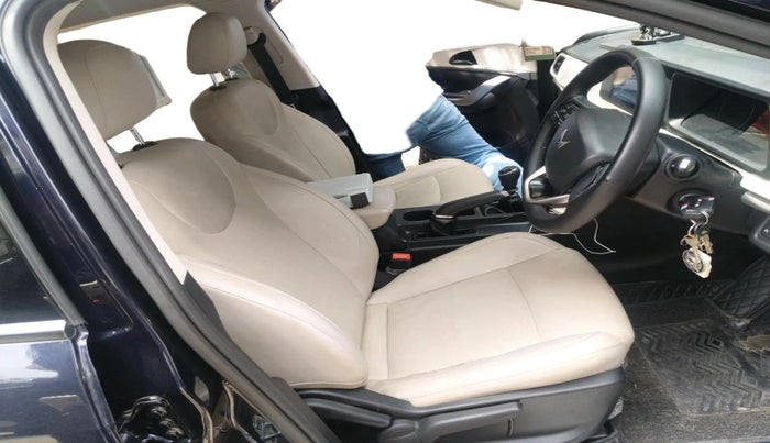 2022 Mahindra XUV700 MX P MT 5 STR, Petrol, Manual, 15,549 km, interior