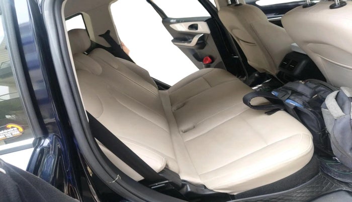 2022 Mahindra XUV700 MX P MT 5 STR, Petrol, Manual, 15,549 km, interior