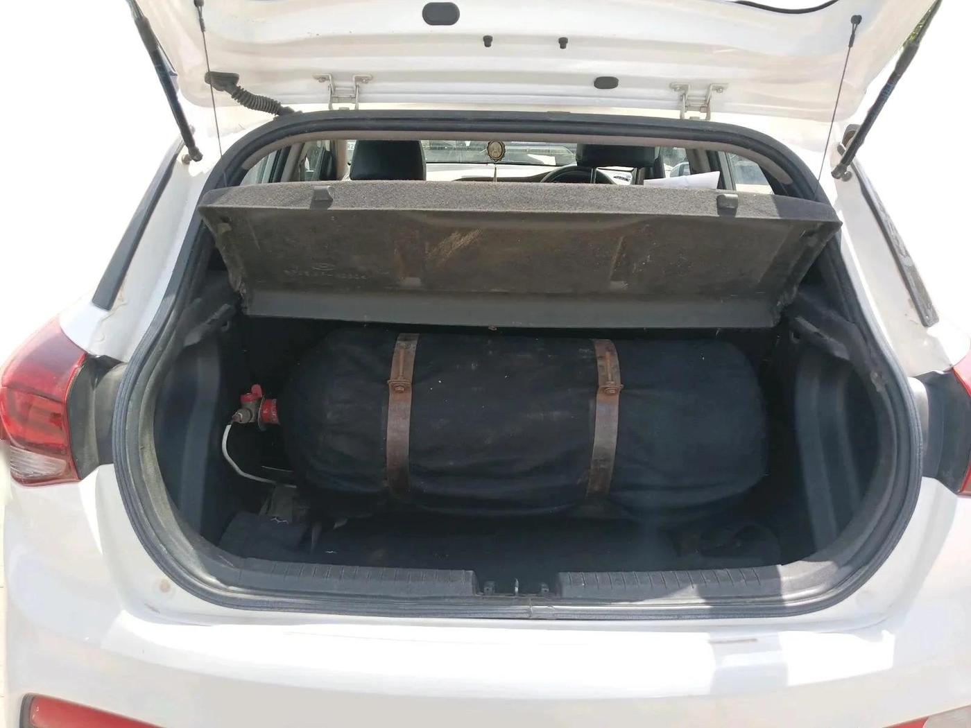 2018 Hyundai Elite i20 SPORTZ 1.2, CNG, Manual, 1,04,957 km, exterior