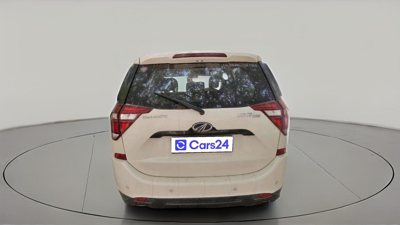 2018 Mahindra XUV500 W9, Diesel, Manual, 2,71,809 km, exterior
