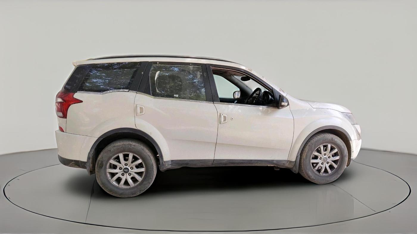 2018 Mahindra XUV500 W9, Diesel, Manual, 2,71,809 km, exterior