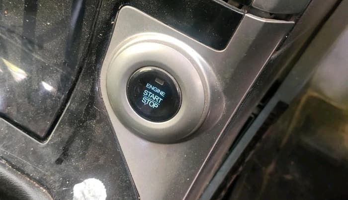 2018 Mahindra XUV500 W9, Diesel, Manual, 2,71,809 km, interior