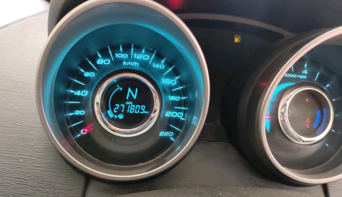 2018 Mahindra XUV500 W9, Diesel, Manual, 2,71,809 km, interior