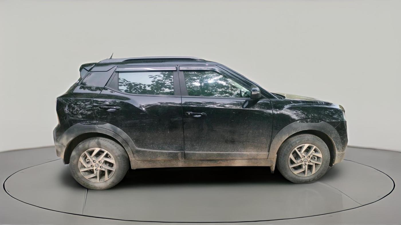 2026 Mahindra XUV 3XO AX5 1.5 Turbo Diesel, Diesel, Manual, 6,124 km, exterior