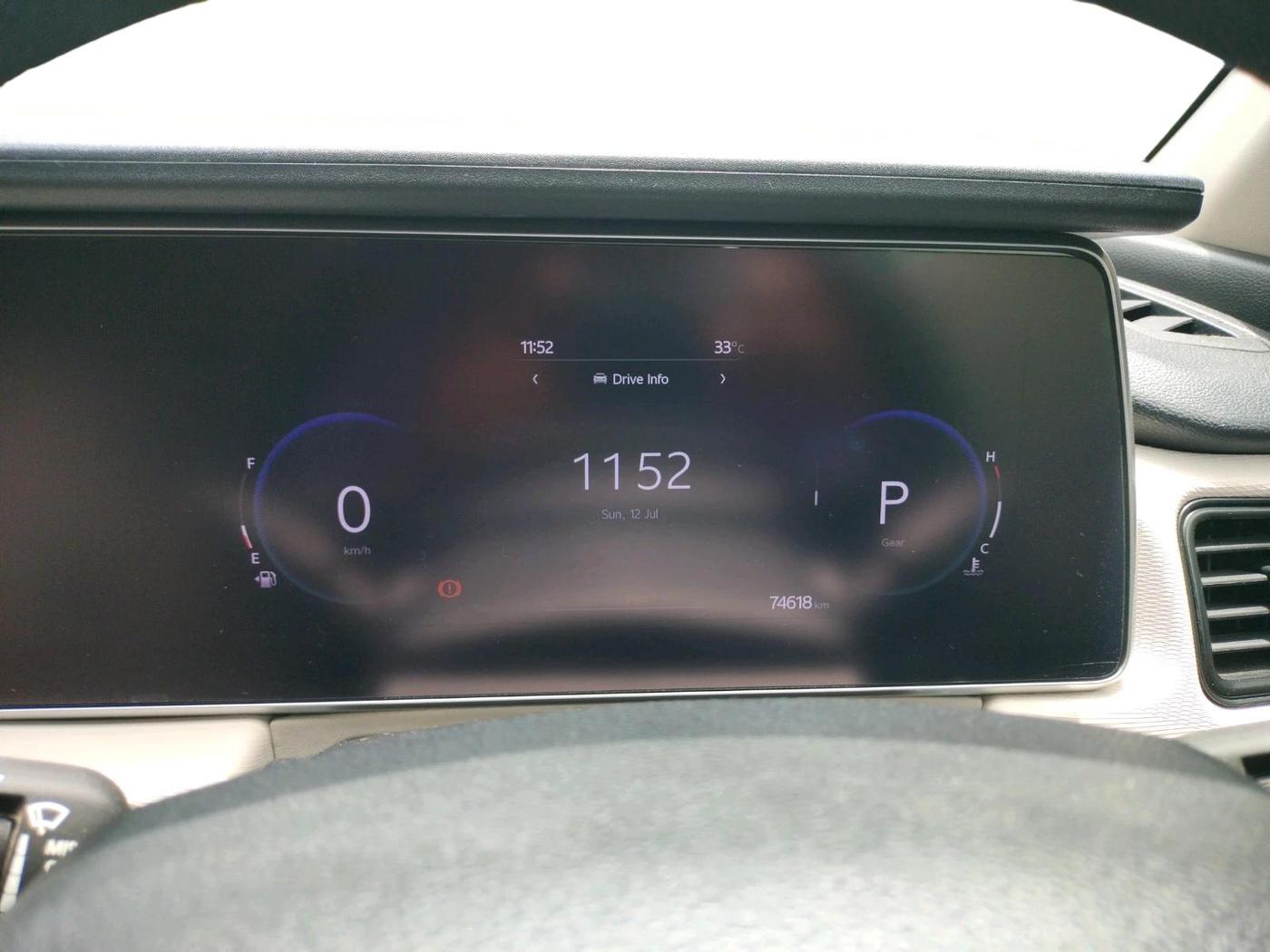 2022 Mahindra XUV700 AX 5 P AT 5 STR, Petrol, Automatic, 74,618 km, interior