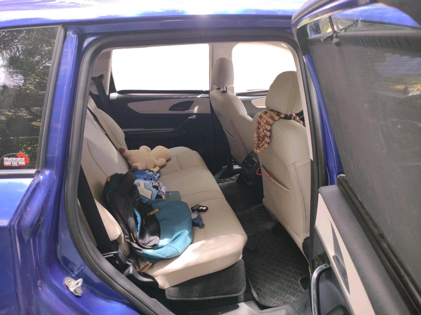 2022 Mahindra XUV700 AX 5 P AT 5 STR, Petrol, Automatic, 74,618 km, interior