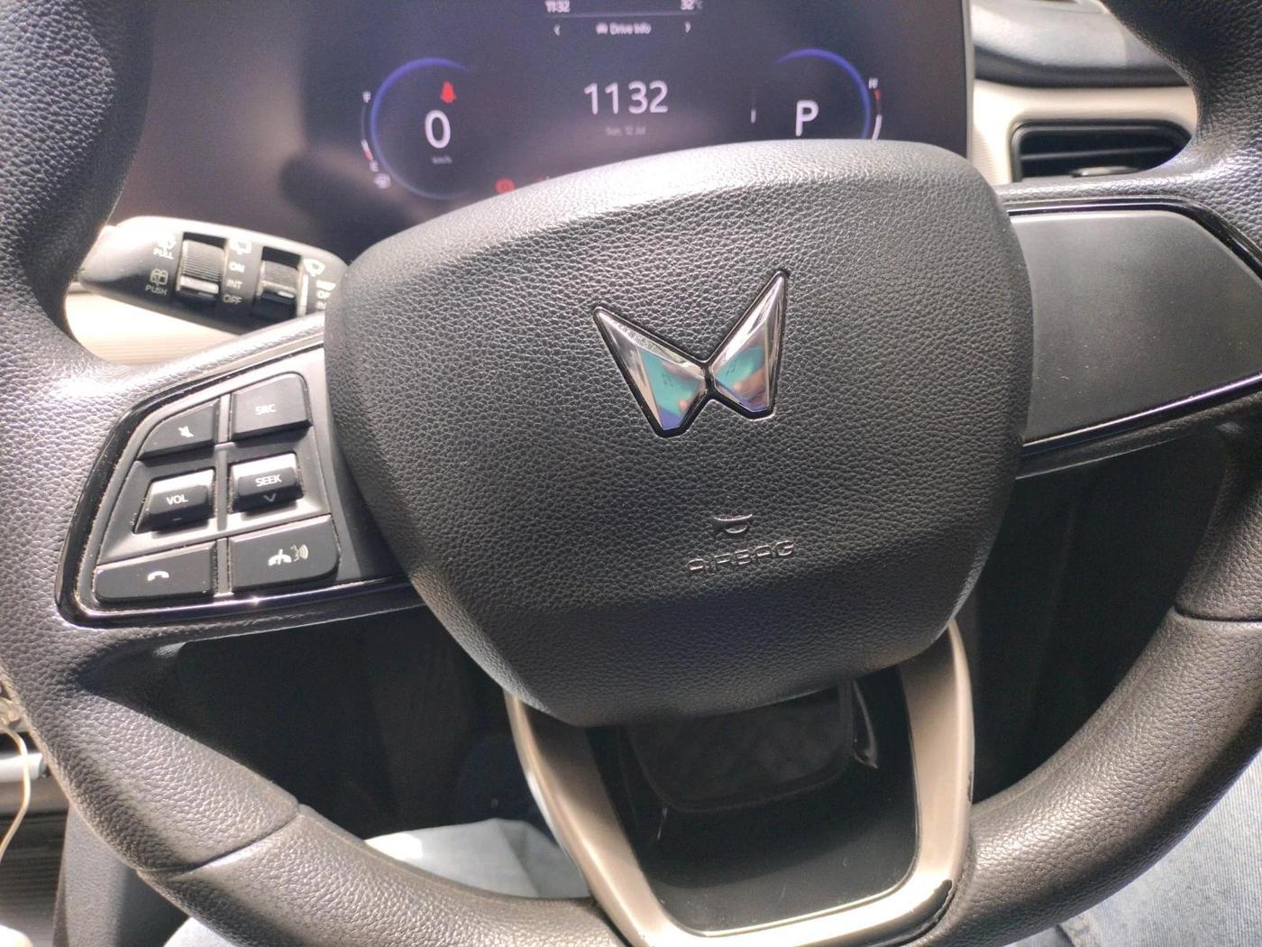 2022 Mahindra XUV700 AX 5 P AT 5 STR, Petrol, Automatic, 74,618 km, interior