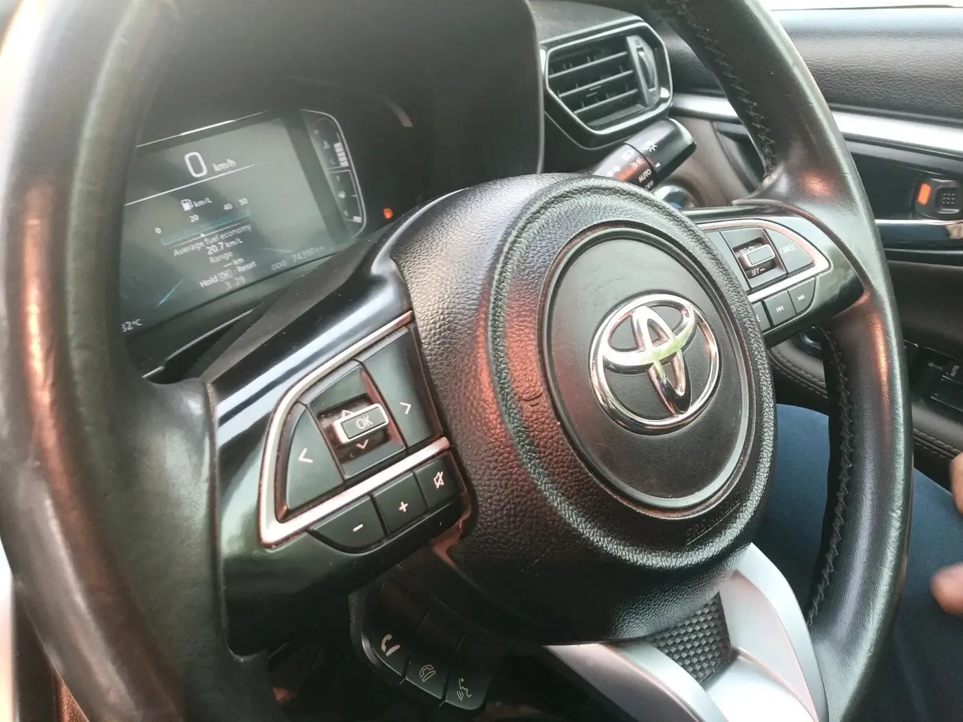 2024 Toyota URBAN CRUISER HYRYDER G HYBRID, Hybrid, Automatic, 74,380 km, interior