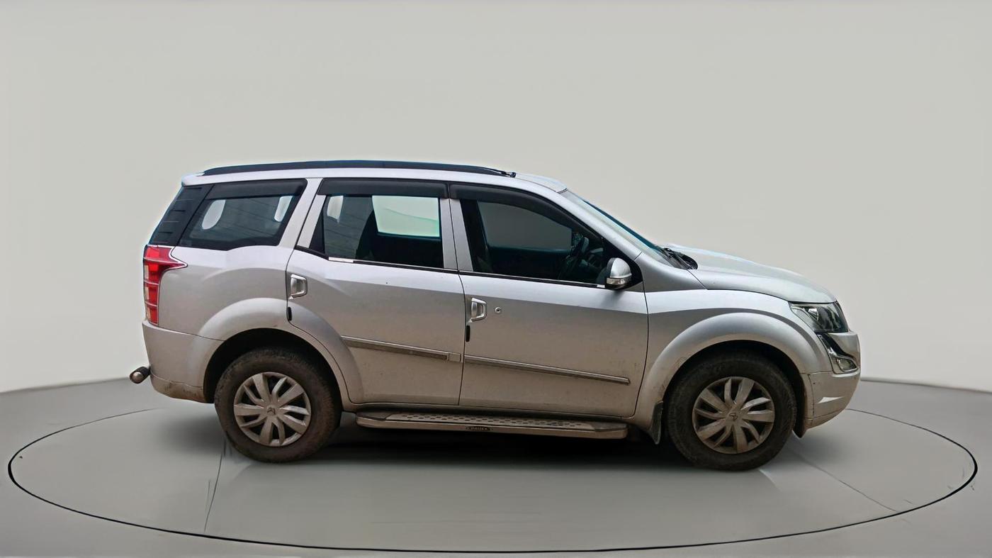 2016 Mahindra XUV500 W4, Diesel, Manual, 54,398 km, exterior