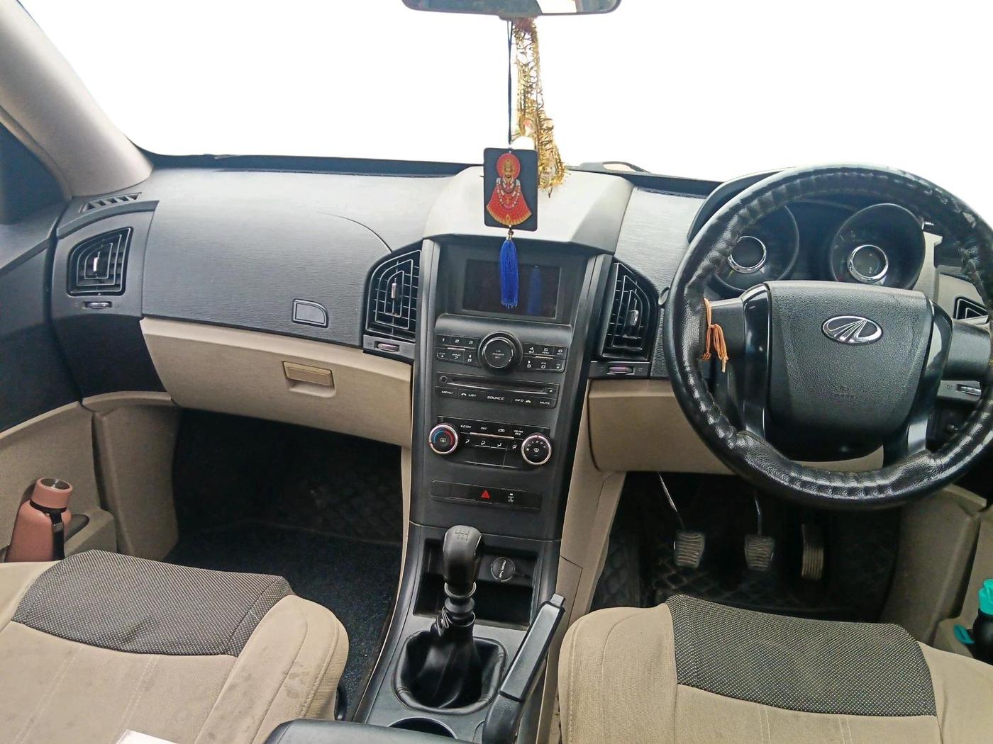 2016 Mahindra XUV500 W4, Diesel, Manual, 54,398 km, interior