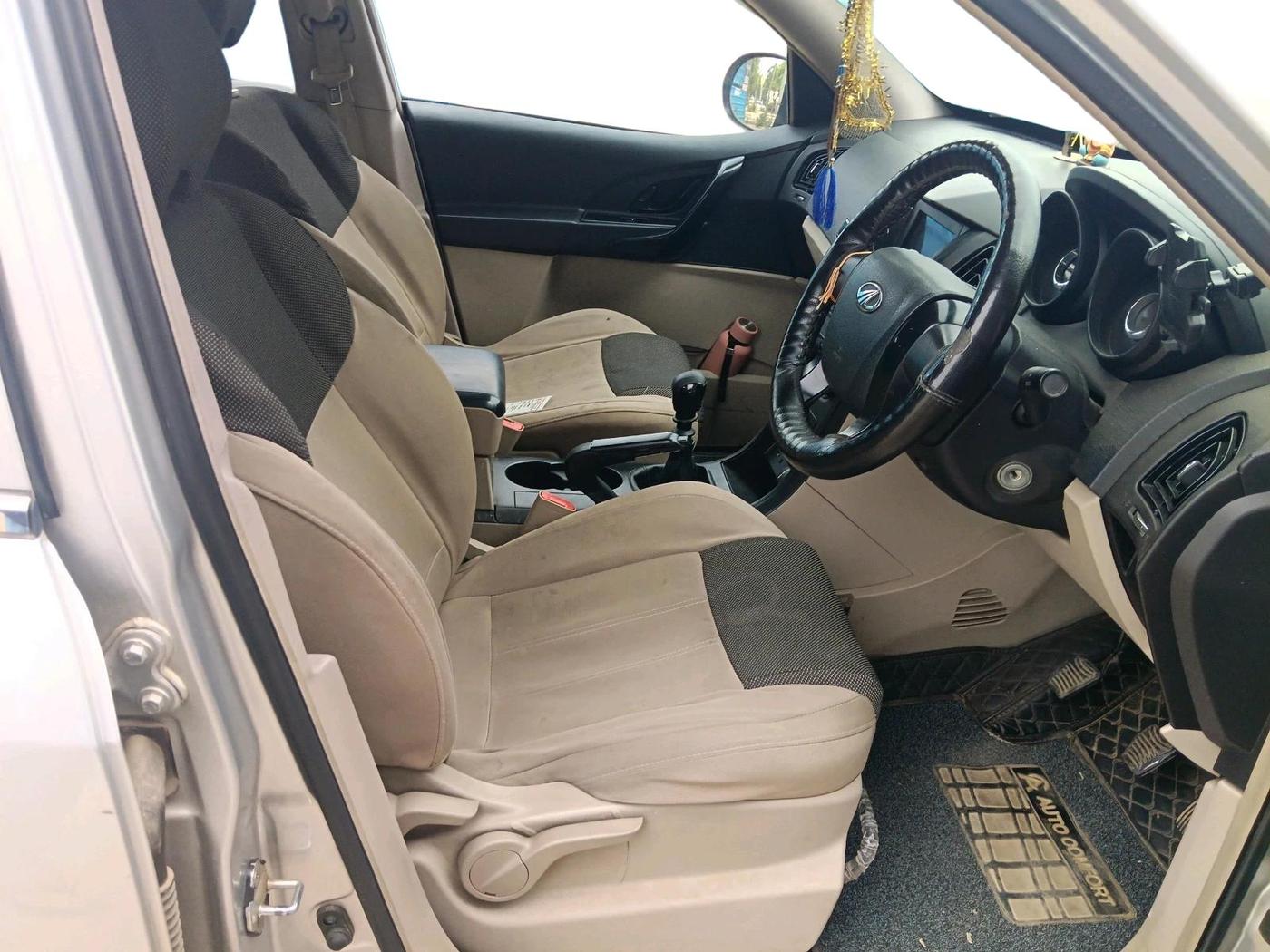 2016 Mahindra XUV500 W4, Diesel, Manual, 54,398 km, interior