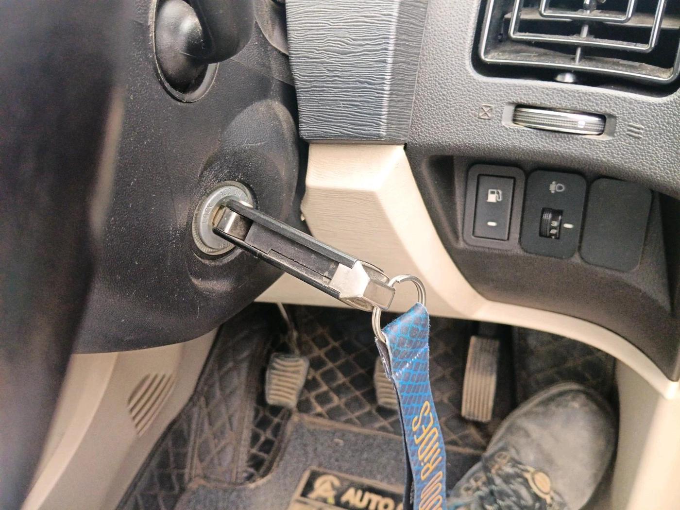 2016 Mahindra XUV500 W4, Diesel, Manual, 54,398 km, interior