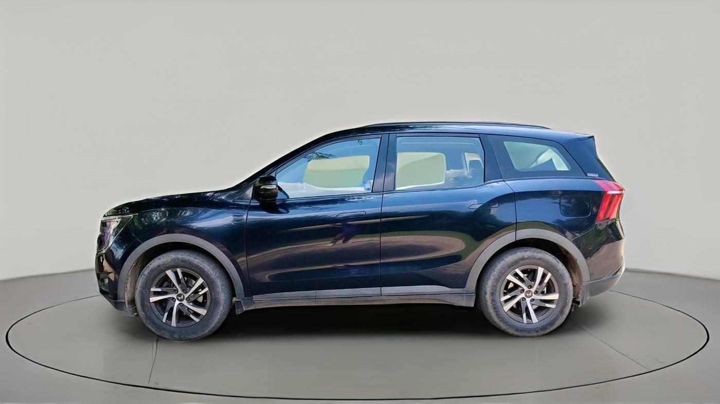 2022 Mahindra XUV700 AX 5 P MT 5 STR, Petrol, Manual, 43,244 km, exterior