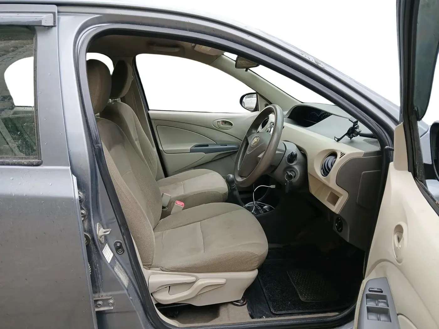 2014 Toyota Etios Liva G, Petrol, Manual, 1,18,781 km, interior