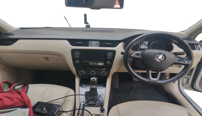 2016 Skoda Octavia STYLE PLUS AT 1.8 TSI, Petrol, Automatic, 1,03,967 km, interior