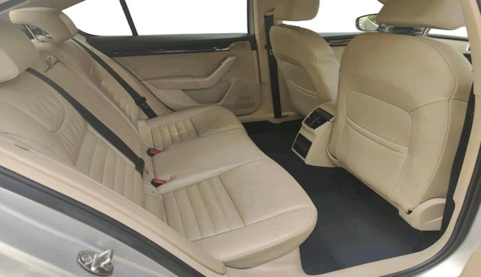 2016 Skoda Octavia STYLE PLUS AT 1.8 TSI, Petrol, Automatic, 1,03,967 km, interior