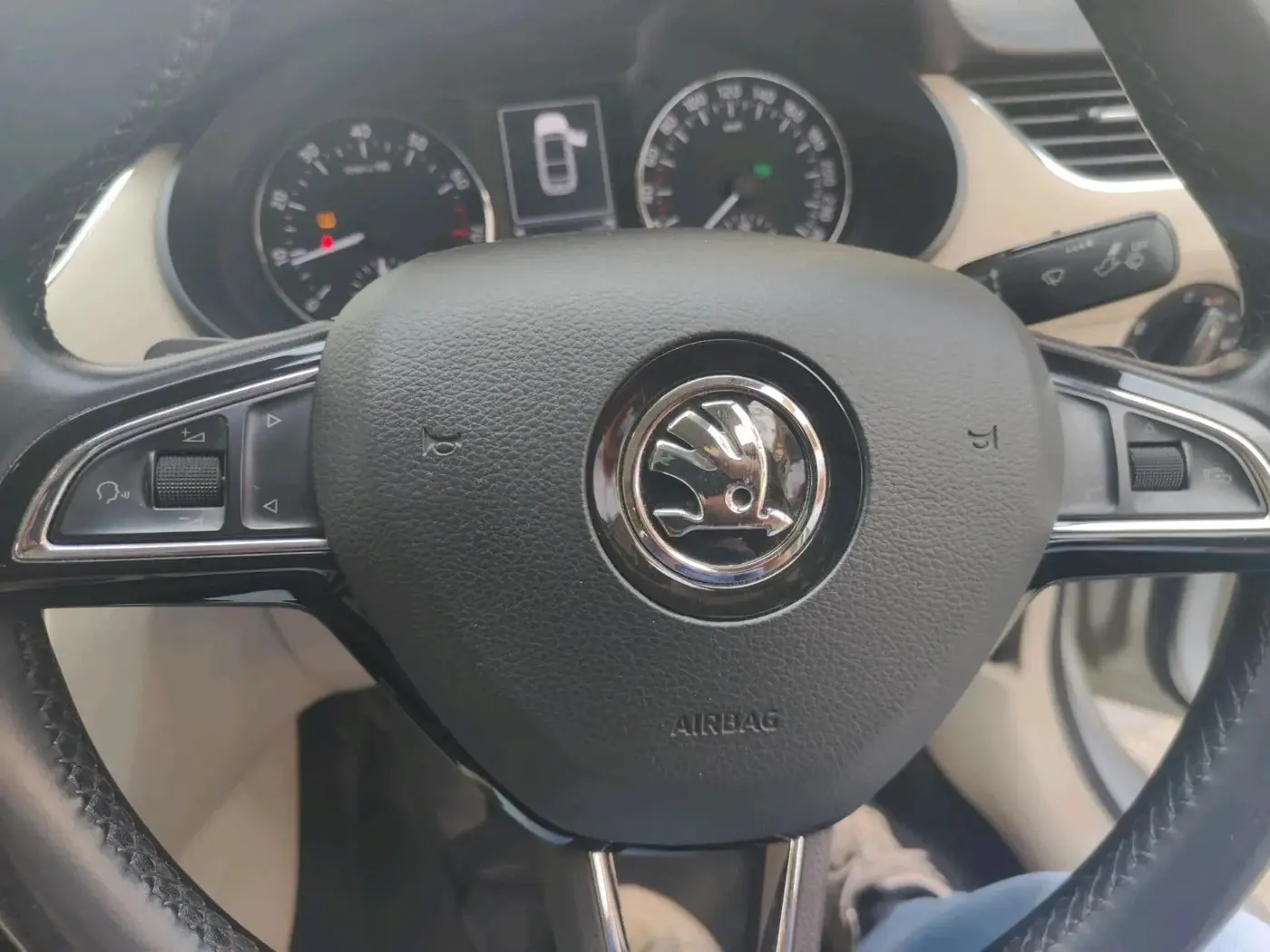 2016 Skoda Octavia STYLE PLUS AT 1.8 TSI, Petrol, Automatic, 1,03,967 km, interior