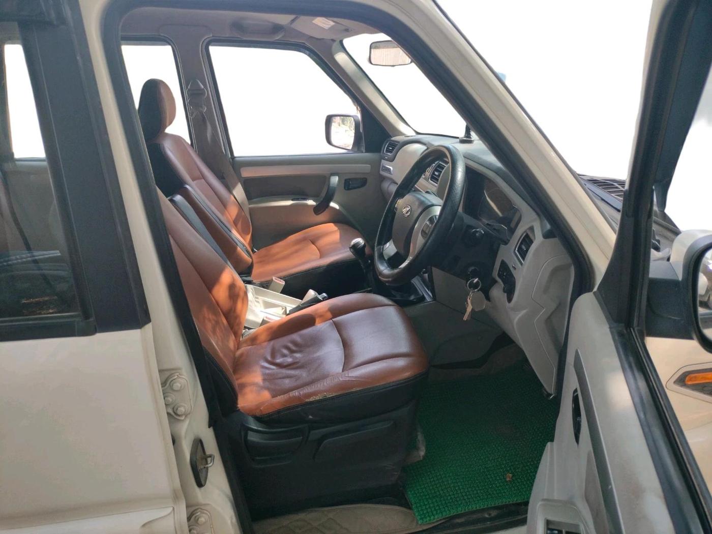 2017 Mahindra Scorpio S10, Diesel, Manual, 1,55,885 km, interior