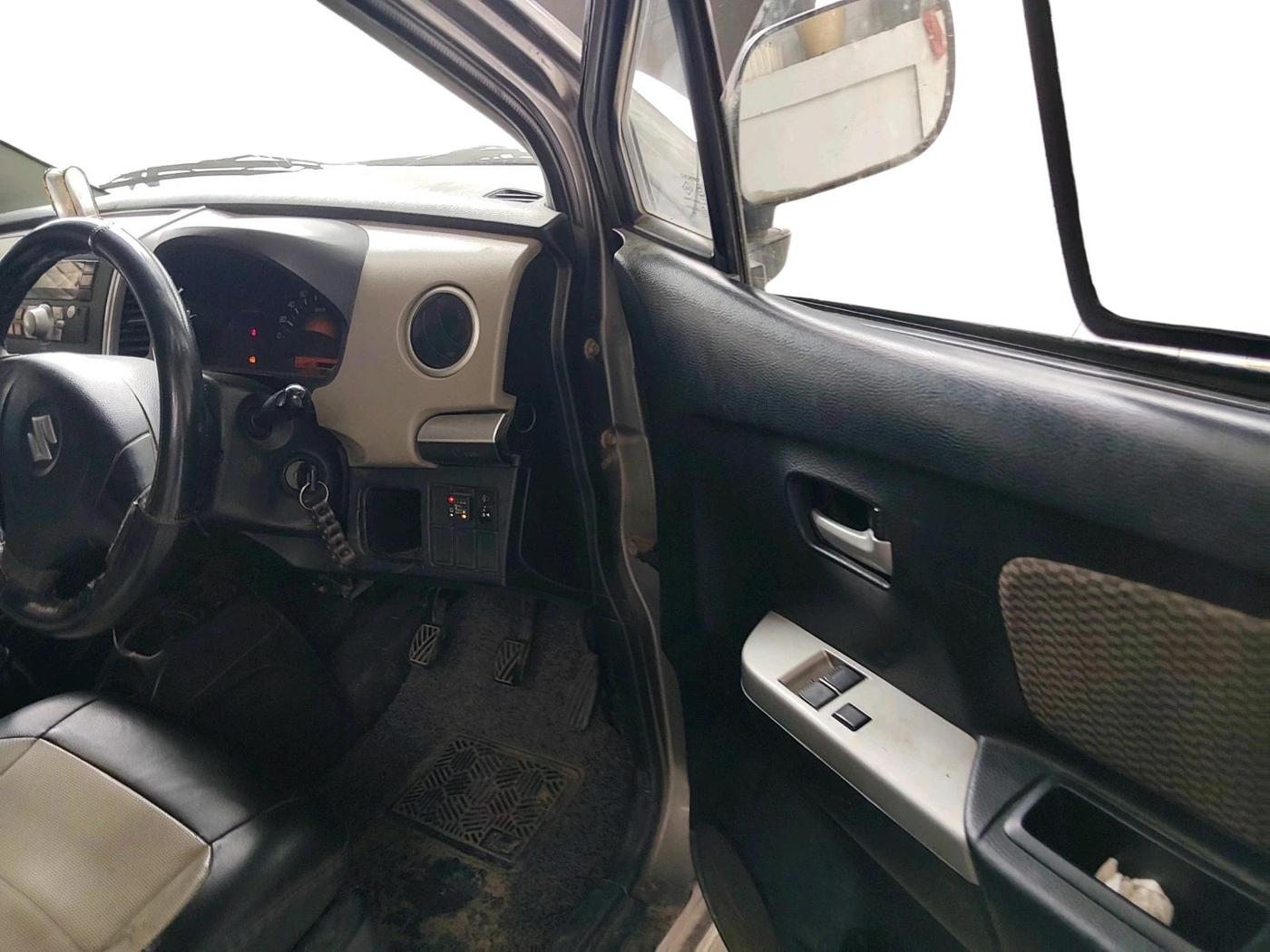 2013 Maruti Wagon R 1.0 LXI, CNG, Manual, 93,919 km, interior