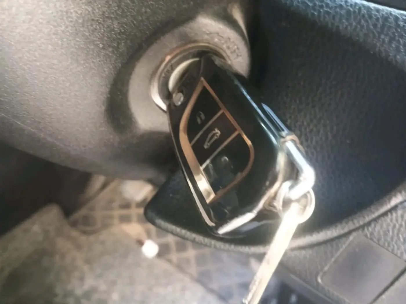 2015 Toyota Corolla Altis JS PETROL, CNG, Manual, 1,20,429 km, interior