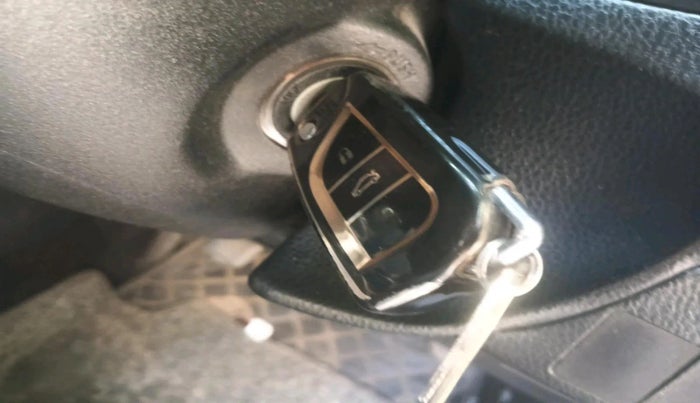 2015 Toyota Corolla Altis JS PETROL, CNG, Manual, 1,20,429 km, interior