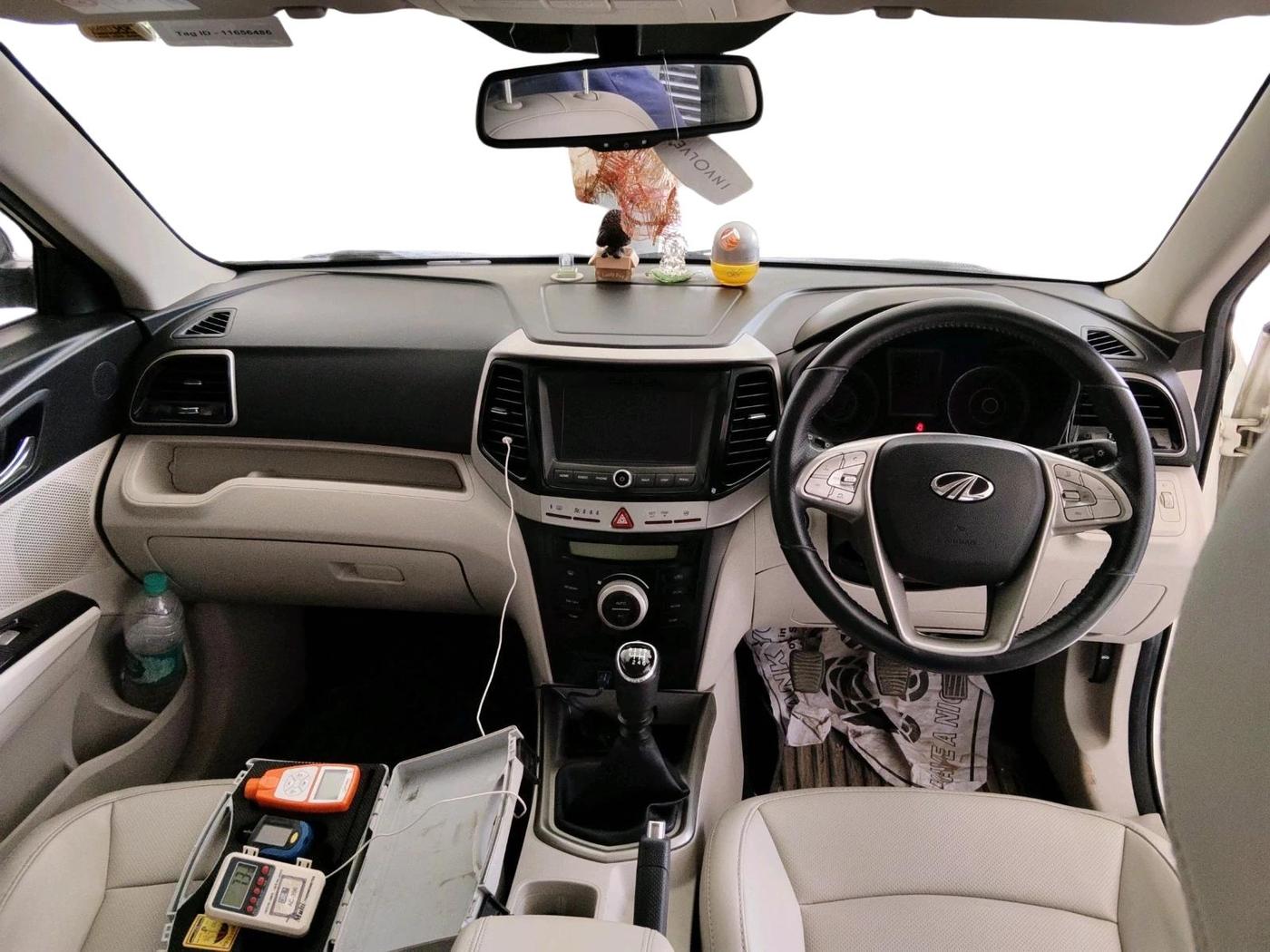2021 Mahindra XUV300 W8 (O) 1.2 PETROL, Petrol, Manual, 31,005 km, interior
