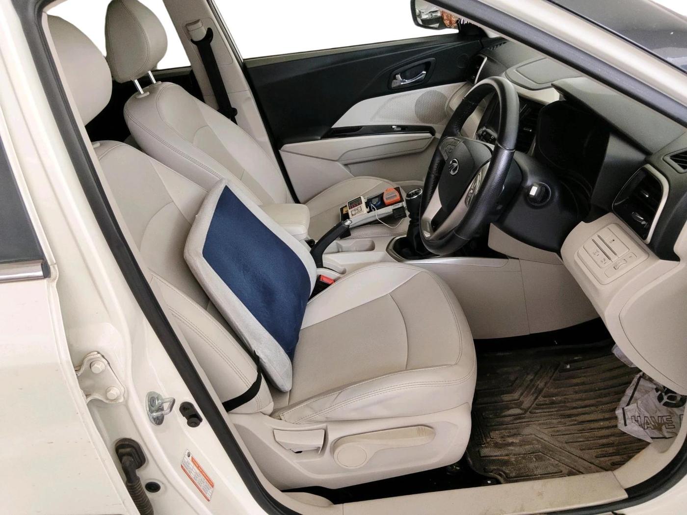 2021 Mahindra XUV300 W8 (O) 1.2 PETROL, Petrol, Manual, 31,005 km, interior