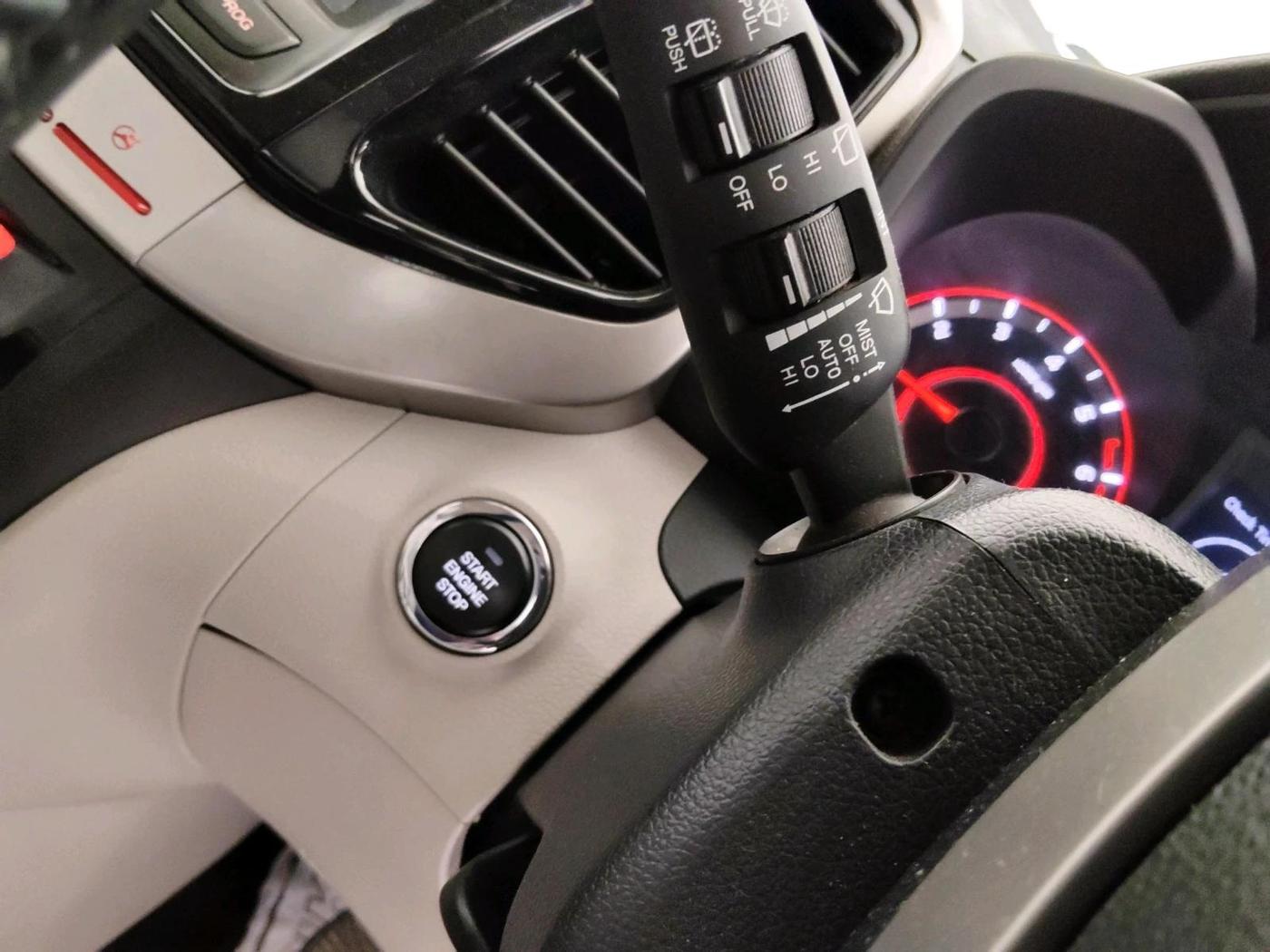 2021 Mahindra XUV300 W8 (O) 1.2 PETROL, Petrol, Manual, 31,005 km, interior