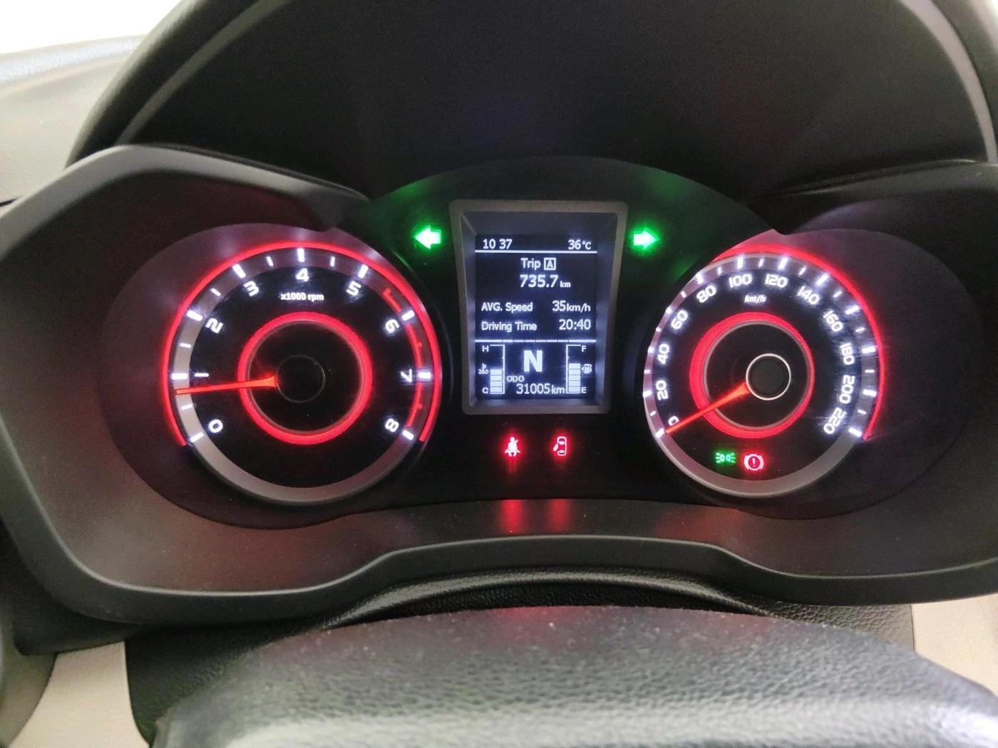 2021 Mahindra XUV300 W8 (O) 1.2 PETROL, Petrol, Manual, 31,005 km, interior