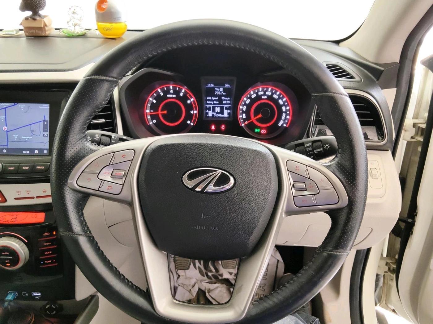 2021 Mahindra XUV300 W8 (O) 1.2 PETROL, Petrol, Manual, 31,005 km, interior