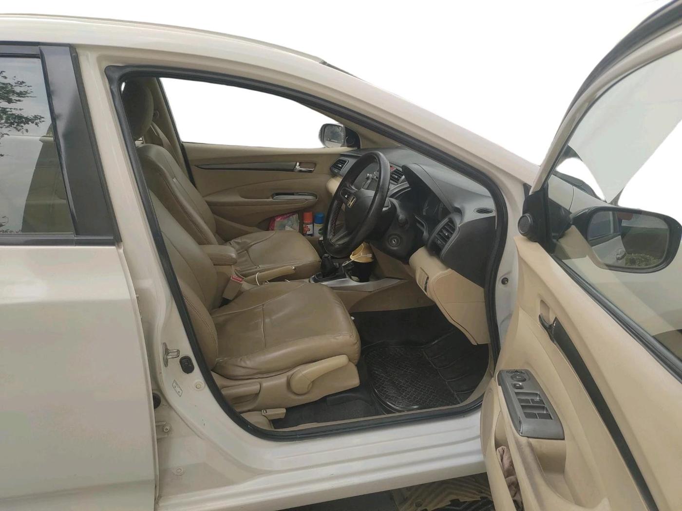 2013 Honda City 1.5L I-VTEC V MT, Petrol, Manual, 1,26,509 km, interior