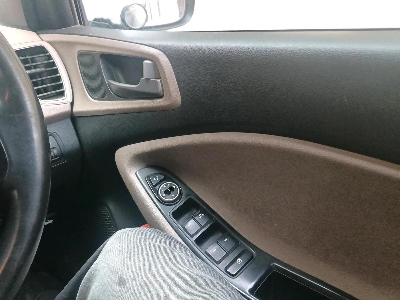 2017 Hyundai Elite i20 ASTA 1.2 (O), CNG, Manual, 74,810 km, interior