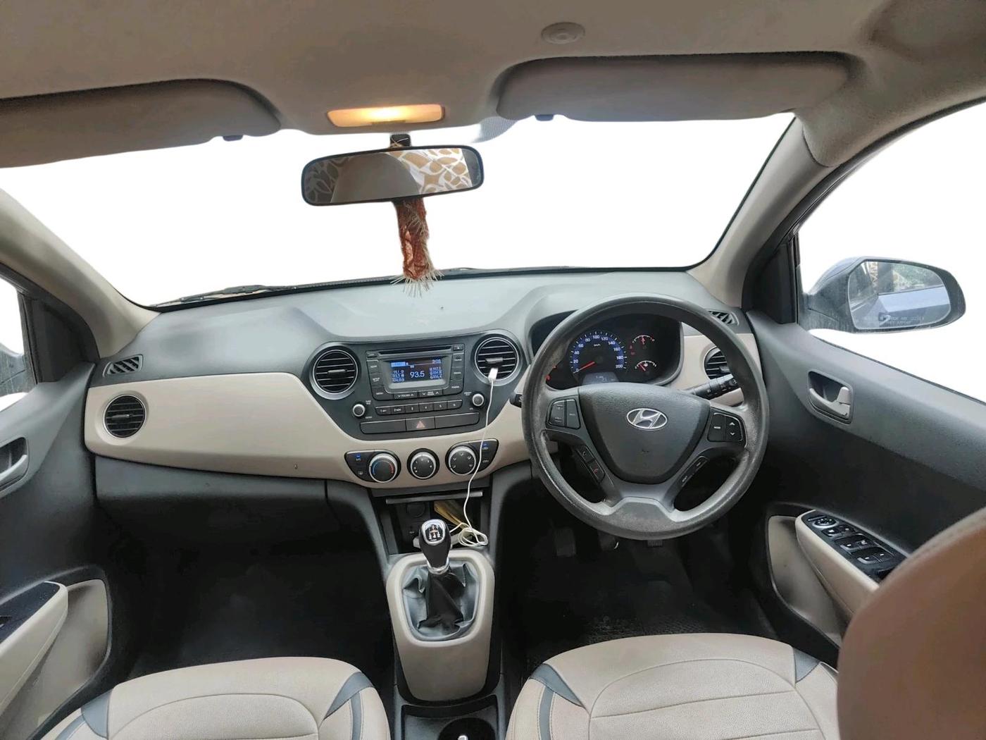 2014 Hyundai Xcent S (O) 1.2, Petrol, Manual, 1,10,346 km, interior