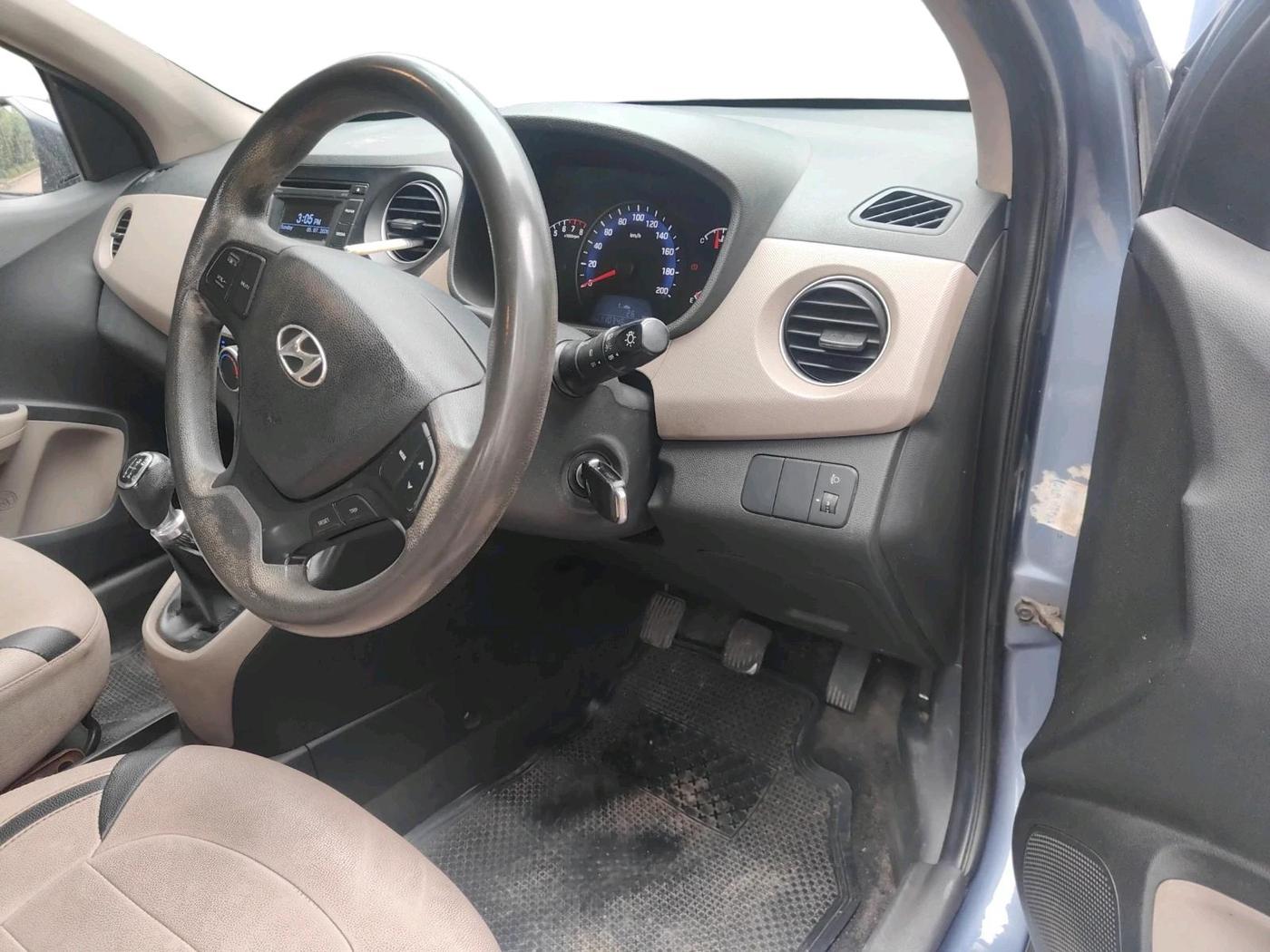 2014 Hyundai Xcent S (O) 1.2, Petrol, Manual, 1,10,346 km, interior