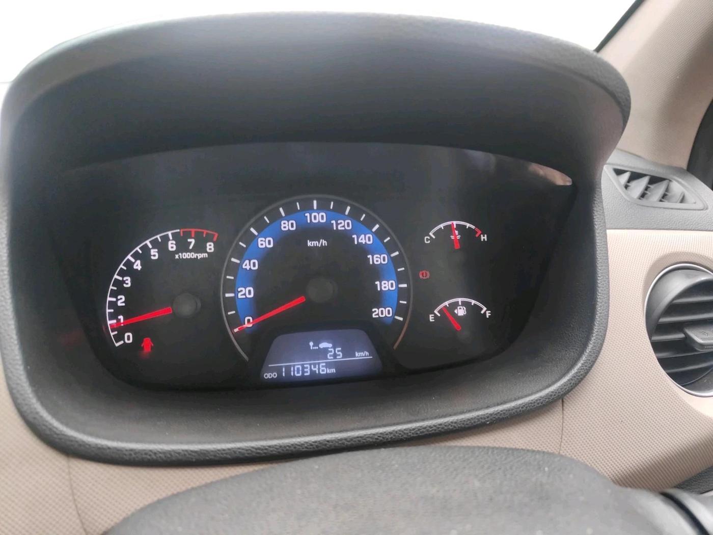 2014 Hyundai Xcent S (O) 1.2, Petrol, Manual, 1,10,346 km, interior