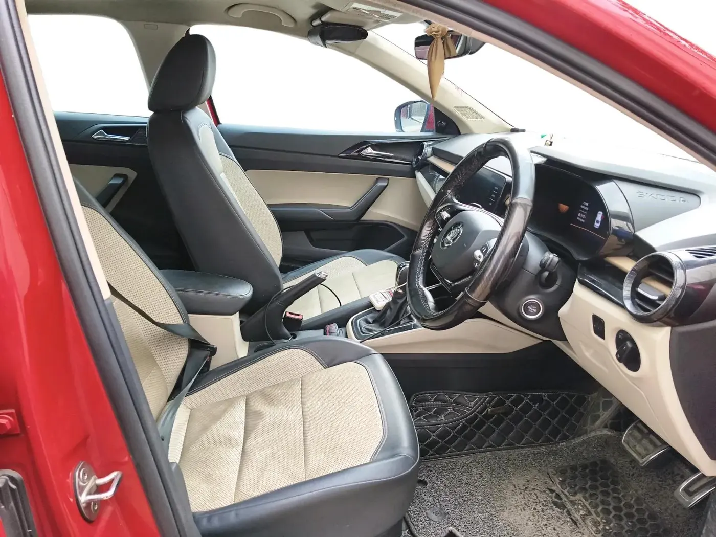 2022 Skoda SLAVIA STYLE 1.0L TSI AT, Petrol, Automatic, 95,000 km, interior