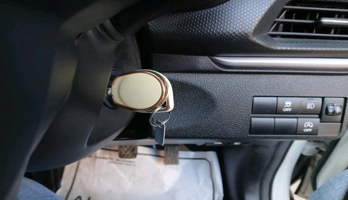 2022 Maruti BREZZA VXI SMART HYBRID, Petrol, Manual, 19,036 km, interior