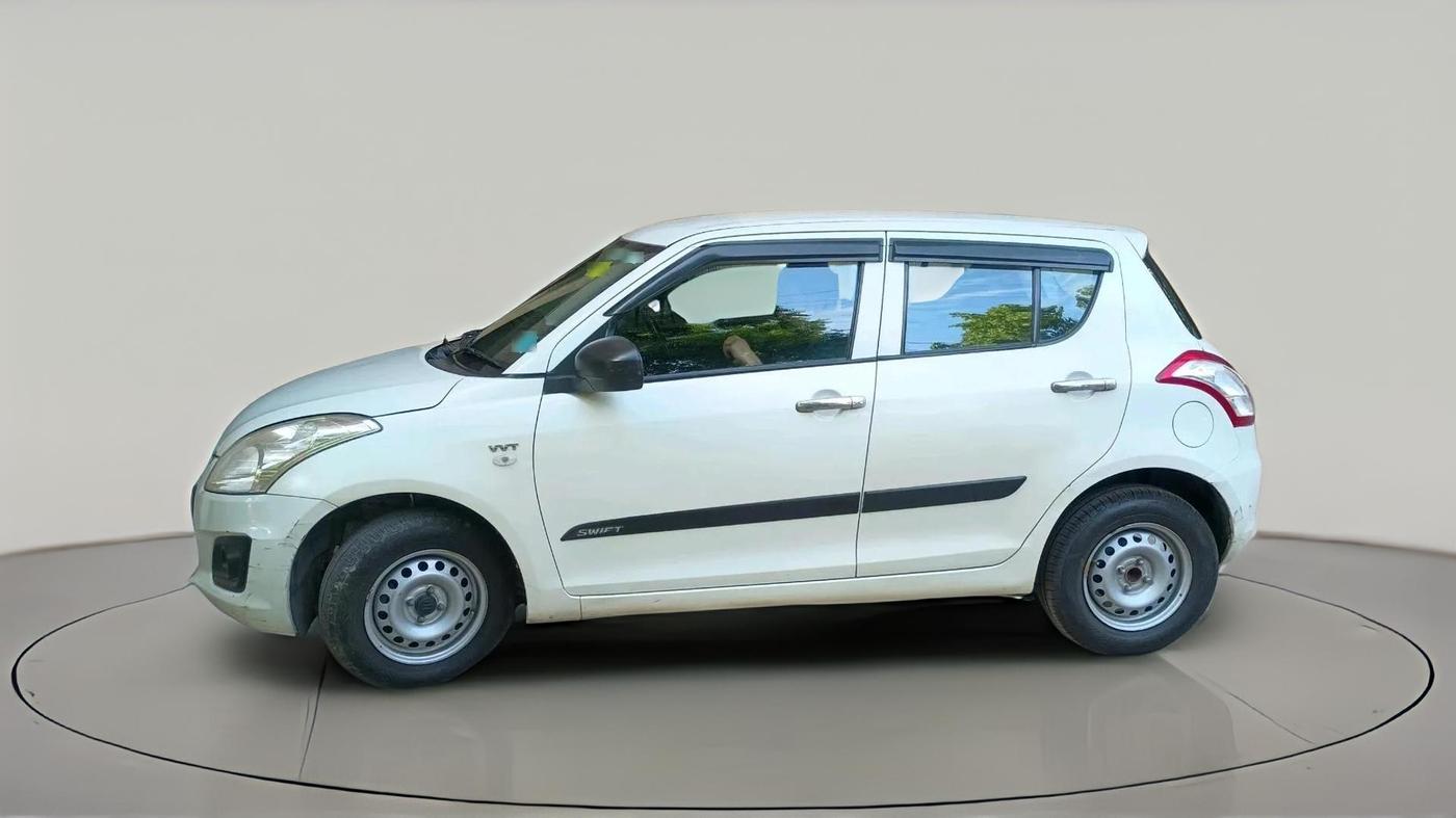 2017 Maruti Swift LXI (O), CNG, Manual, 82,163 km, exterior