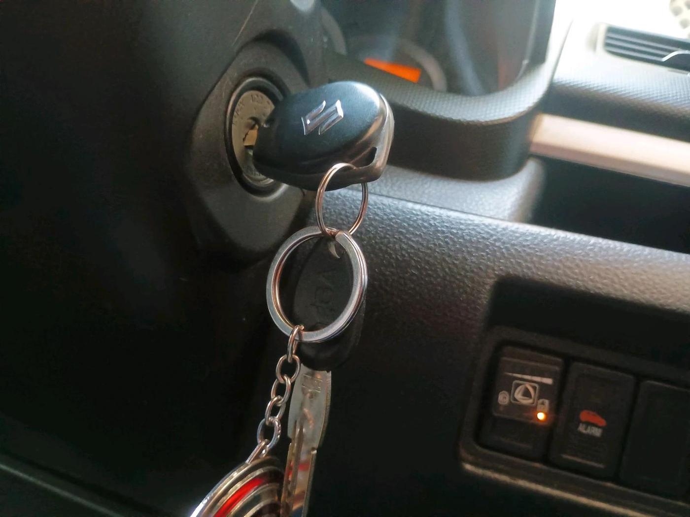 2017 Maruti Swift LXI (O), CNG, Manual, 82,163 km, interior