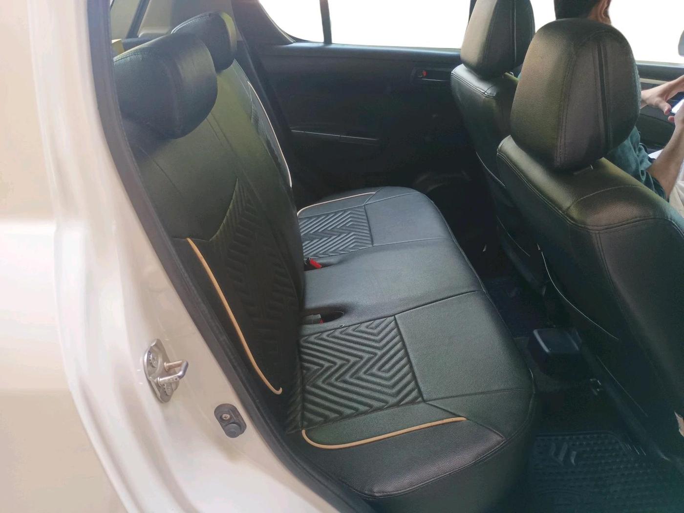 2017 Maruti Swift LXI (O), CNG, Manual, 82,163 km, interior