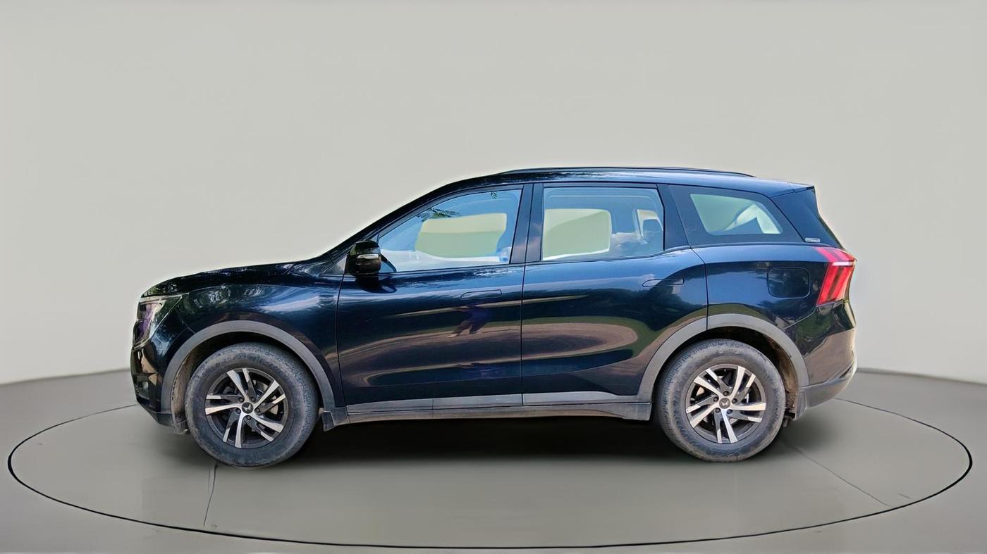 2022 Mahindra XUV700 AX 5 P MT 5 STR, Petrol, Manual, 43,179 km, exterior