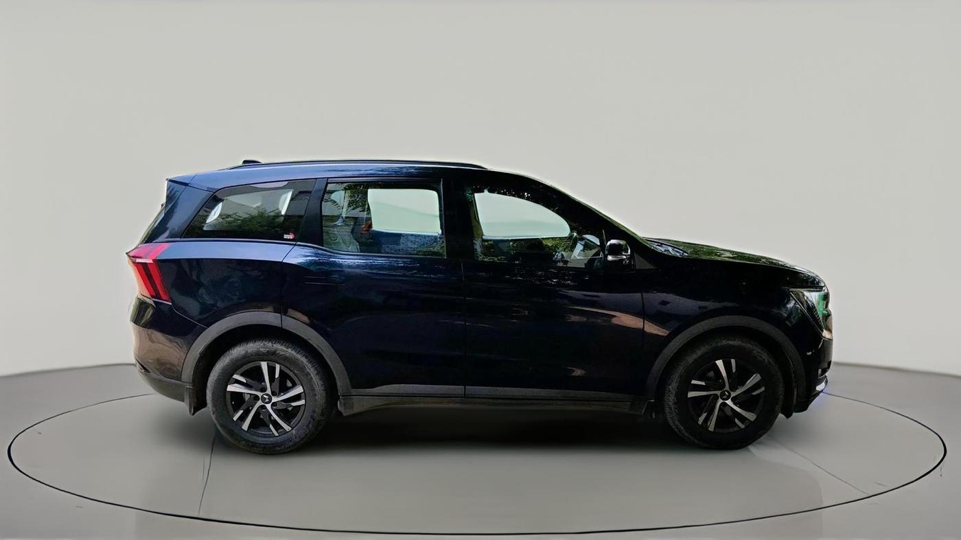 2022 Mahindra XUV700 AX 5 P MT 5 STR, Petrol, Manual, 43,179 km, exterior