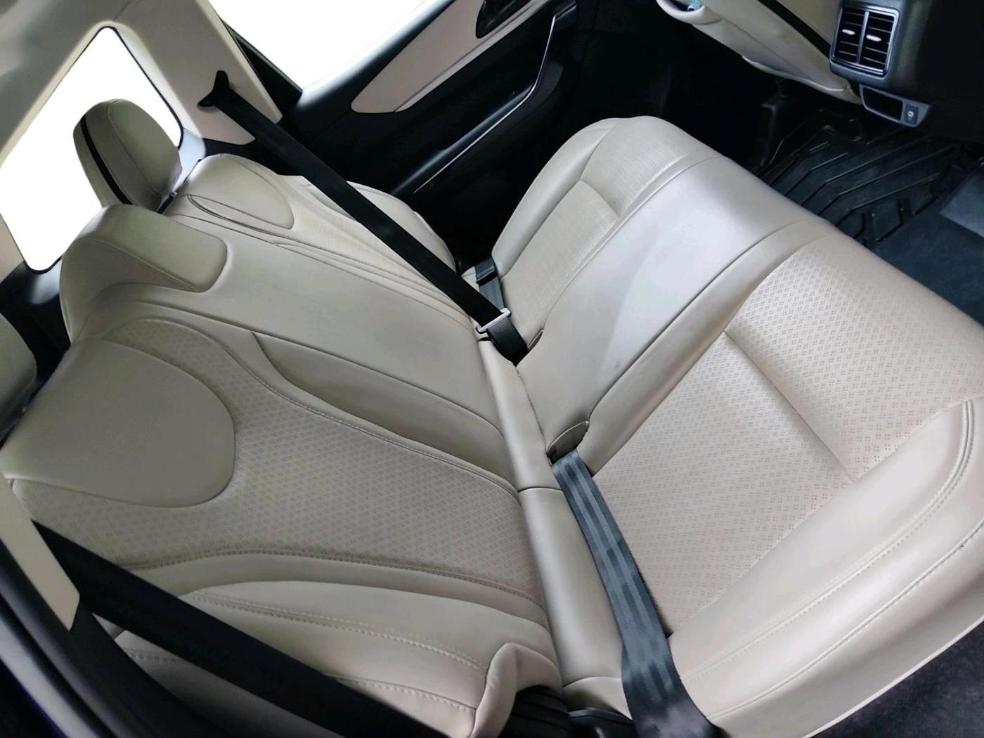 2022 Mahindra XUV700 AX 5 P MT 5 STR, Petrol, Manual, 43,179 km, interior