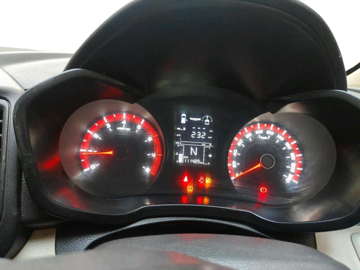 2024 Mahindra XUV300 W4 1.2 PETROL, Petrol, Manual, 1,11,489 km, interior