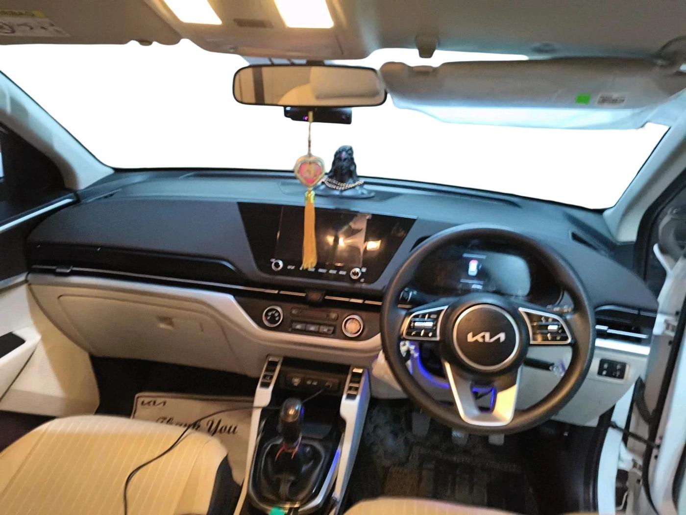 2023 KIA CARENS PRESTIGE 1.5 PETROL 7 STR, Petrol, Manual, 25,747 km, interior